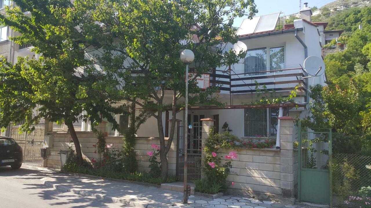 Fema Guest House Baltschik Exterior foto